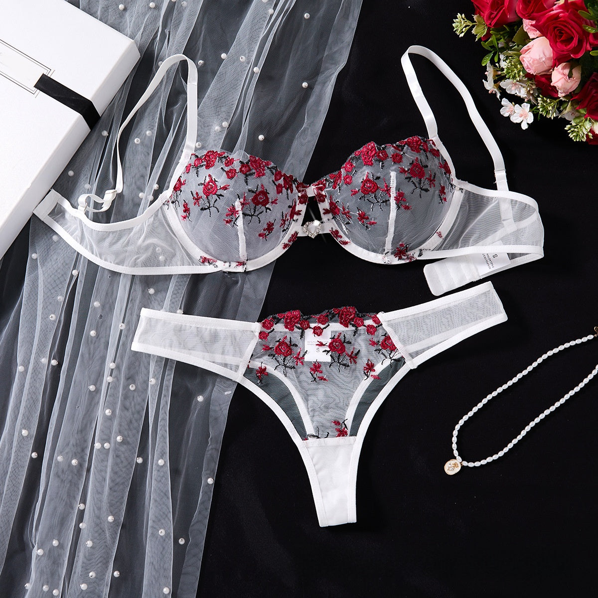 Floral interest lingerie set