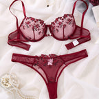 Floral interest lingerie set