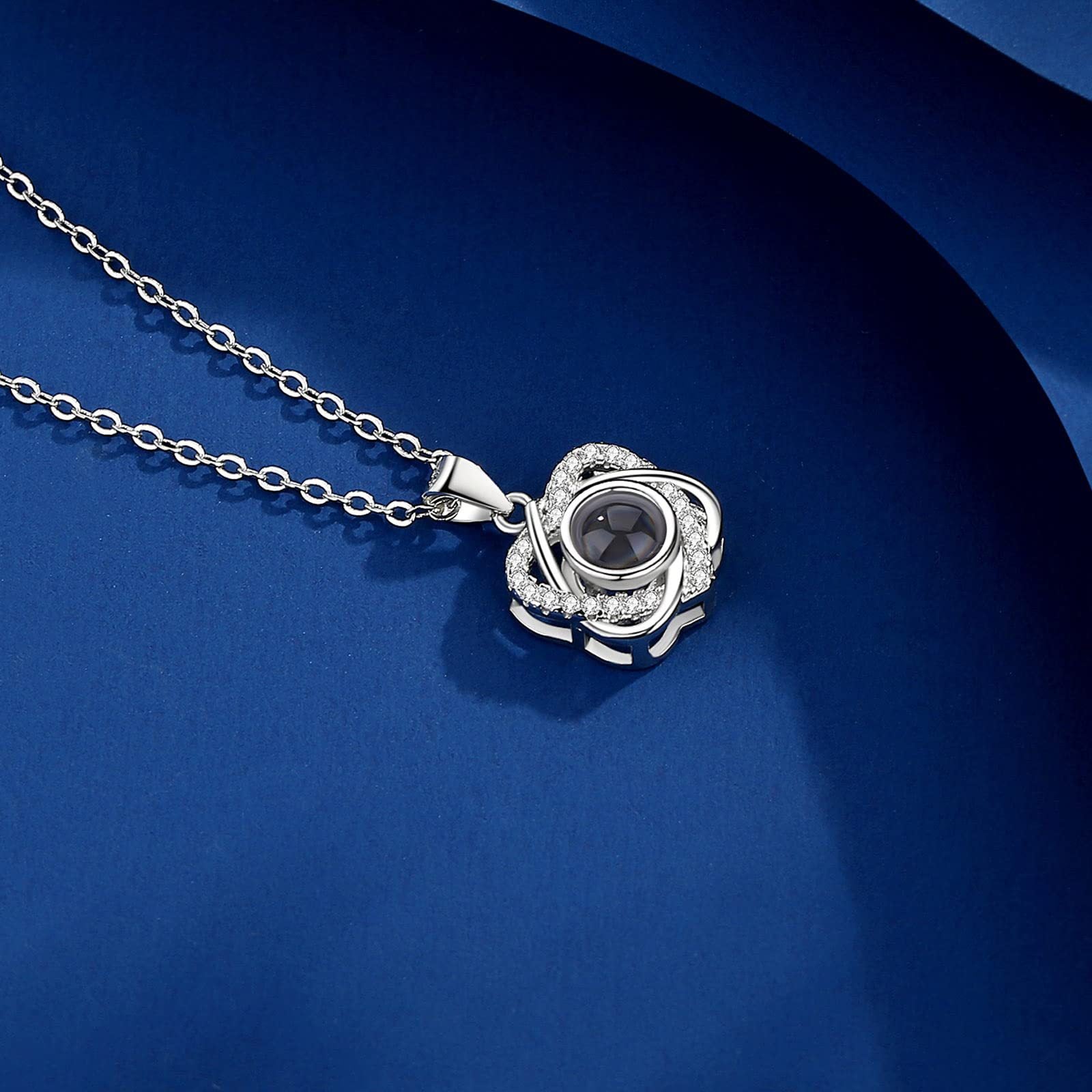 Heart-shaped Zircon Projection Necklace