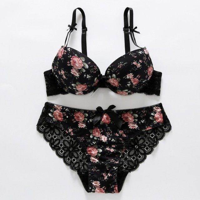 Embroidered lace lingerie set