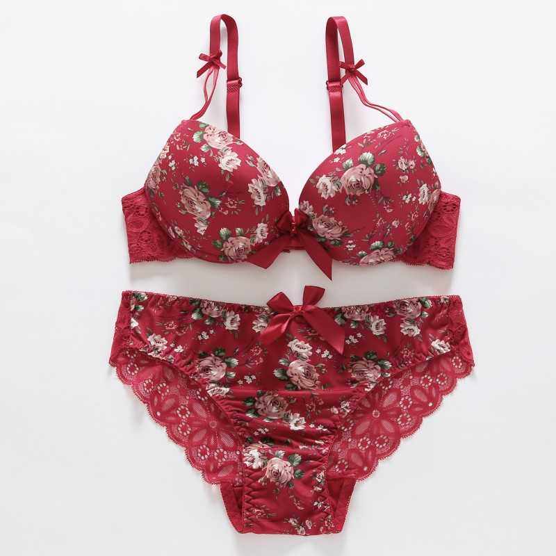 Embroidered lingerie set