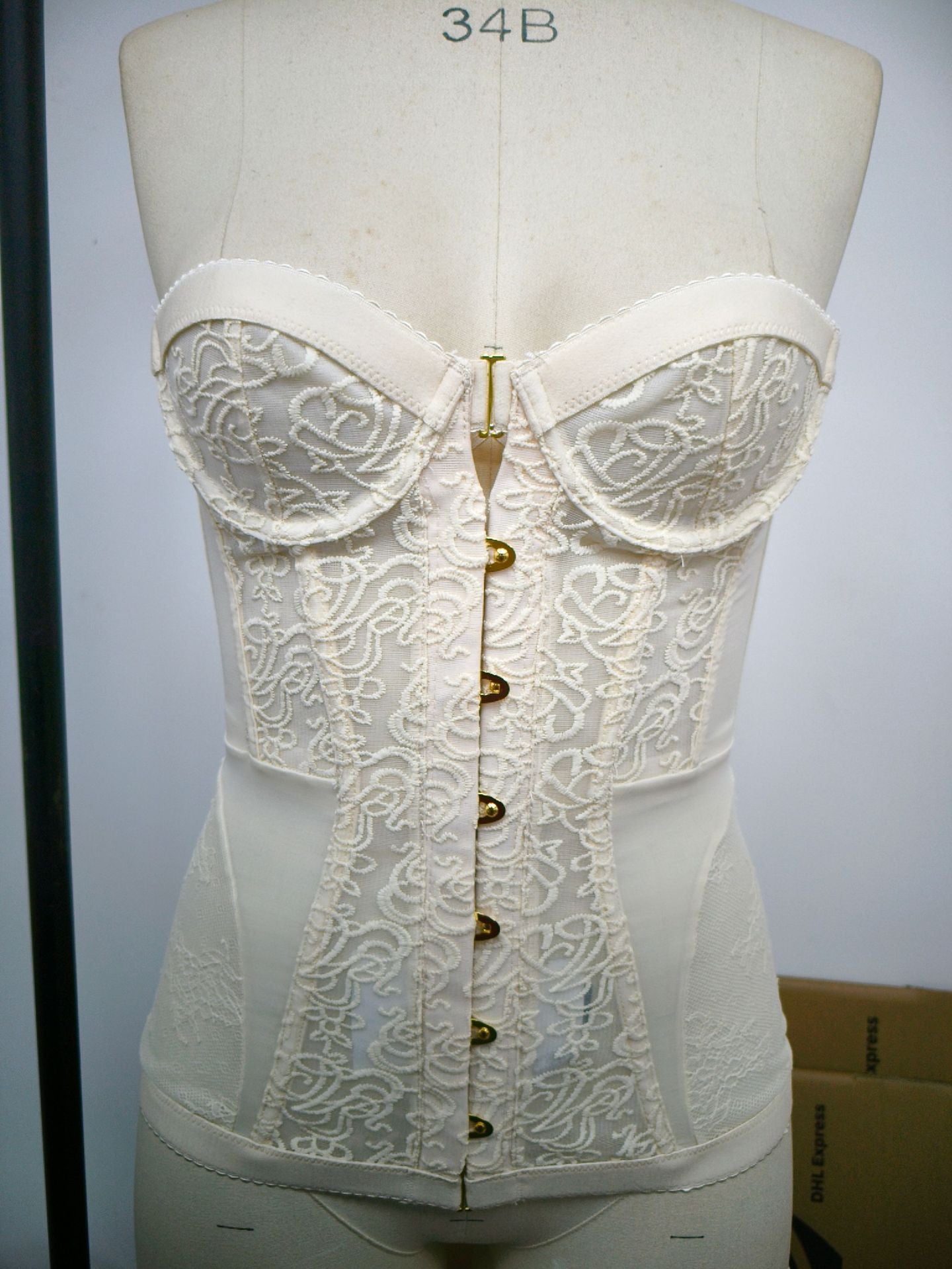 Women's Lace Slimming Bodysuit