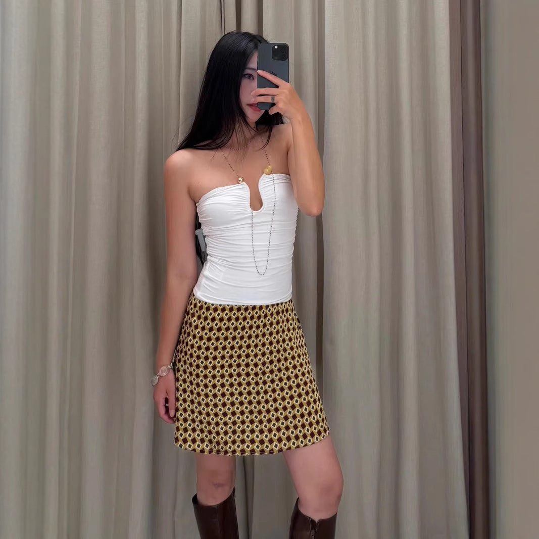 Three-dimensional decorative strapless stylish top