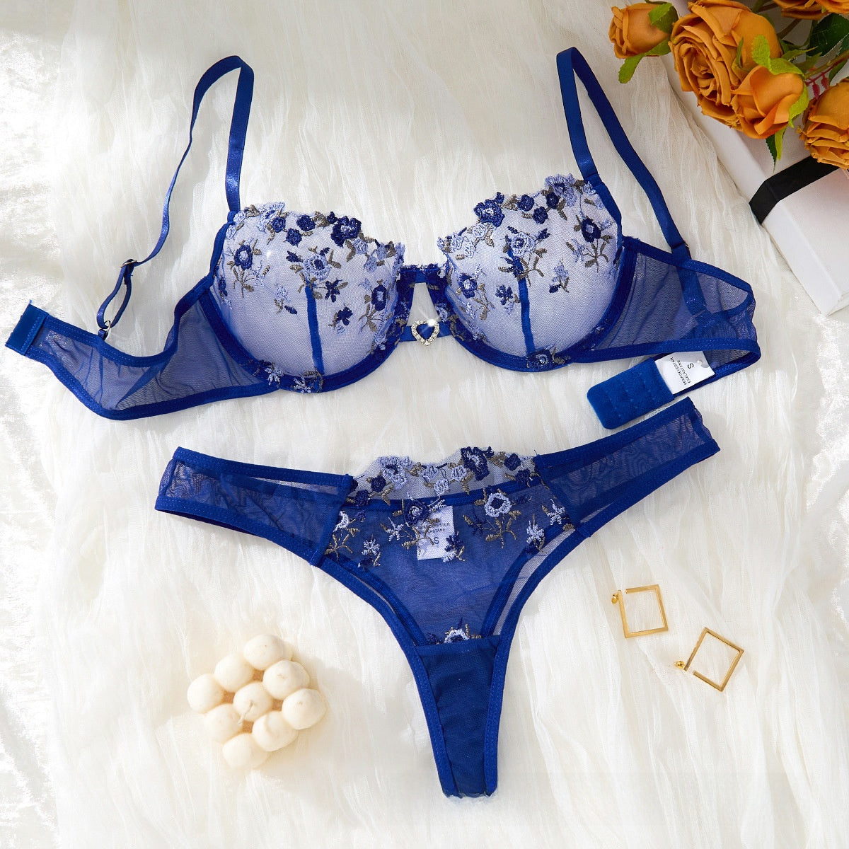 Floral interest lingerie set