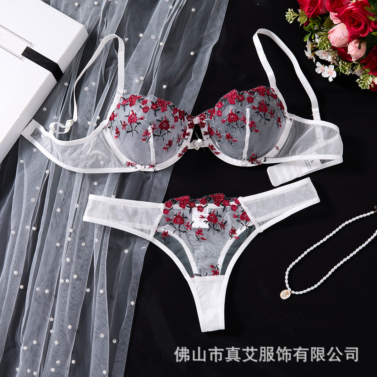 Floral interest lingerie set