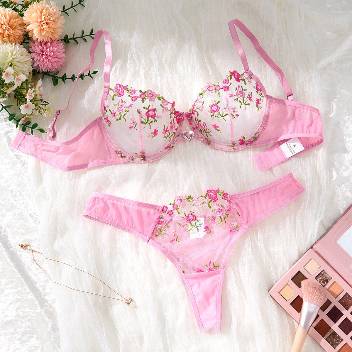 Floral interest lingerie set